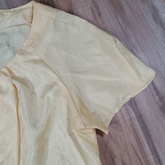 🔺️Yellow Lightweight Scoop Neck Short Sleeve Top Medium - Picture 5 of 6